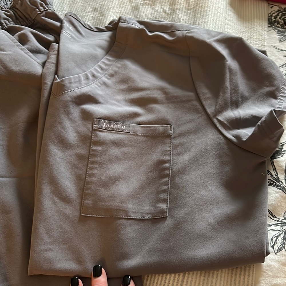 Jaanuu Scrub Set - image 1